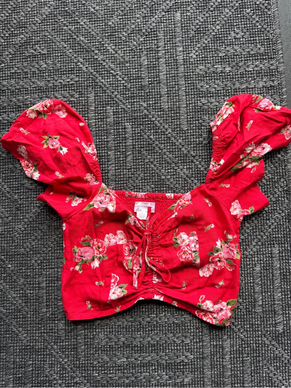 Band of Gypsies Red Floral Tie-Front Puff Sleeve Crop Top